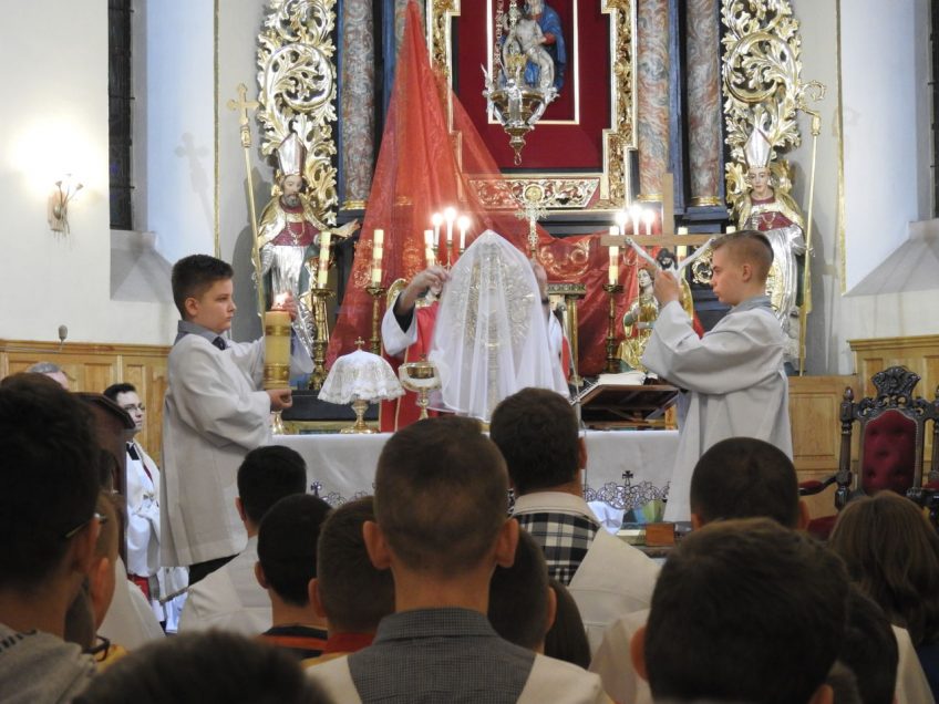 Wielki Piątek – Liturgia Męki Pańskiej – 19 kwietnia 2019 r.